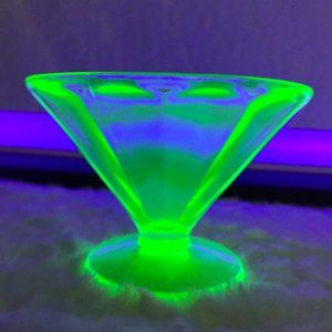 Vaseline Uranium Federal Glass teardrop Swirl Dessert Cup #61